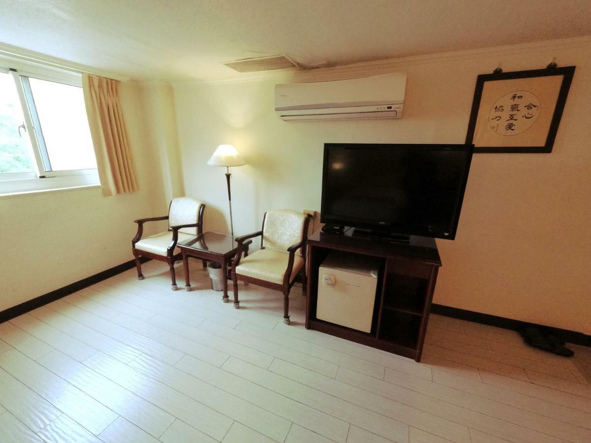 Athens Hotel Taichung Dış mekan fotoğraf